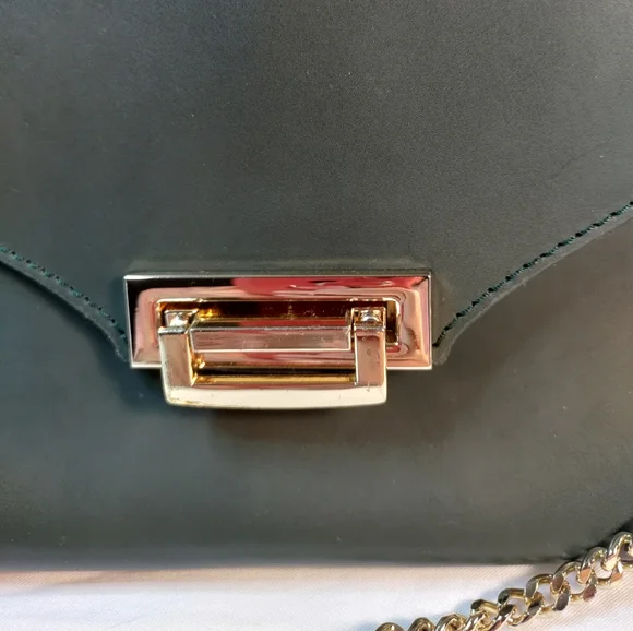 Forest green handbag with gold chain strap - Picture 5 of 7